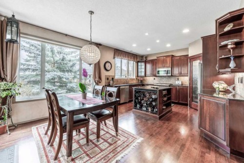 40 Cougar Ridge Heights Sw, Calgary, AB - Indoor Photo Showing Dining Room