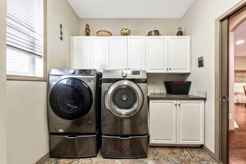 40 Cougar Ridge Heights Sw, Calgary, AB - Indoor Photo Showing Laundry Room