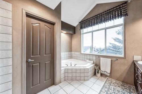 40 Cougar Ridge Heights Sw, Calgary, AB - Indoor Photo Showing Bathroom
