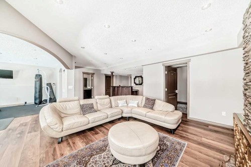 40 Cougar Ridge Heights Sw, Calgary, AB - Indoor Photo Showing Living Room