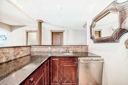 40 Cougar Ridge Heights Sw, Calgary, AB - Indoor Photo Showing Kitchen