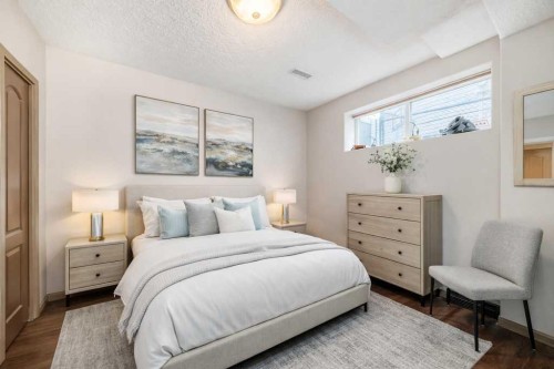 40 Cougar Ridge Heights Sw, Calgary, AB - Indoor Photo Showing Bedroom