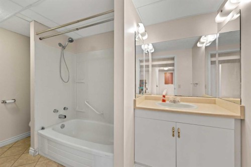 436 Ranchridge Bay Nw, Calgary, AB - Indoor Photo Showing Bathroom