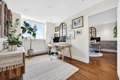 301-516 Cedar Crescent Sw, Calgary, AB - Indoor Photo Showing Office