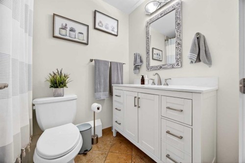 301-516 Cedar Crescent Sw, Calgary, AB - Indoor Photo Showing Bathroom