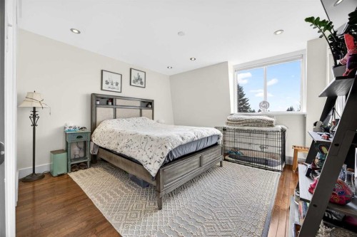 301-516 Cedar Crescent Sw, Calgary, AB - Indoor Photo Showing Bedroom