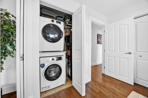 301-516 Cedar Crescent Sw, Calgary, AB - Indoor Photo Showing Laundry Room