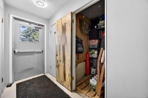 301-516 Cedar Crescent Sw, Calgary, AB - Indoor Photo Showing Other Room