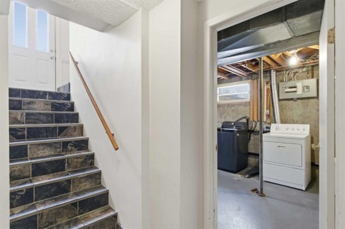 2048 38 Avenue Sw, Calgary, AB - Indoor Photo Showing Laundry Room