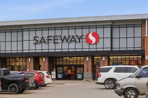 2048 38 Avenue Sw, Calgary, AB -  Photo Showing Garage