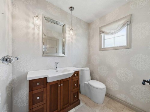 10703 Willowgreen Drive Se, Calgary, AB - Indoor Photo Showing Bathroom