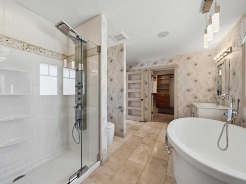 10703 Willowgreen Drive Se, Calgary, AB - Indoor Photo Showing Bathroom
