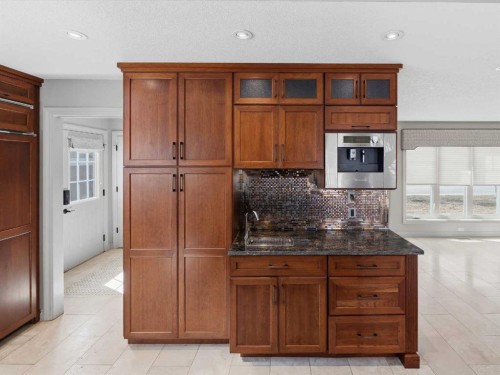 10703 Willowgreen Drive Se, Calgary, AB - Indoor Photo Showing Kitchen
