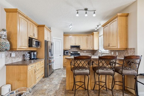 937 Cimarron Park Close, Okotoks, AB - Indoor Photo Showing Kitchen