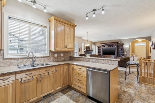 937 Cimarron Park Close, Okotoks, AB - Indoor Photo Showing Kitchen With Double Sink