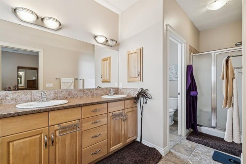 937 Cimarron Park Close, Okotoks, AB - Indoor Photo Showing Bathroom
