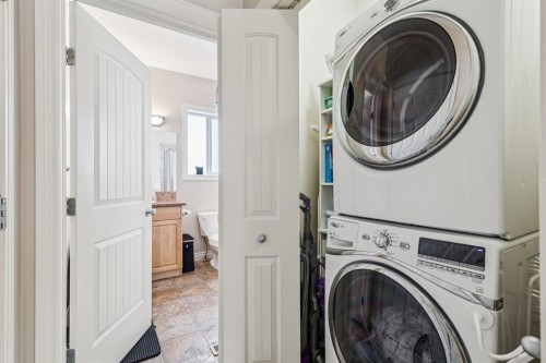 937 Cimarron Park Close, Okotoks, AB - Indoor Photo Showing Laundry Room
