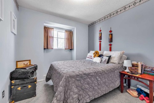 53 Shawfield Road Sw, Calgary, AB - Indoor Photo Showing Bedroom