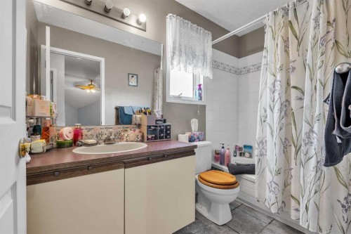 53 Shawfield Road Sw, Calgary, AB - Indoor Photo Showing Bathroom