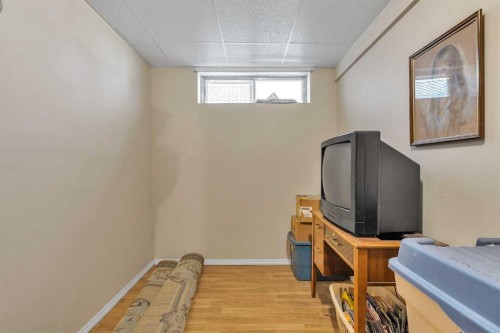 53 Shawfield Road Sw, Calgary, AB - Indoor