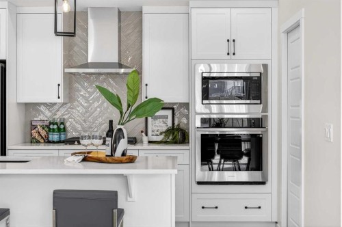 997 Alpine Drive Sw, Calgary, AB - Indoor Photo Showing Kitchen