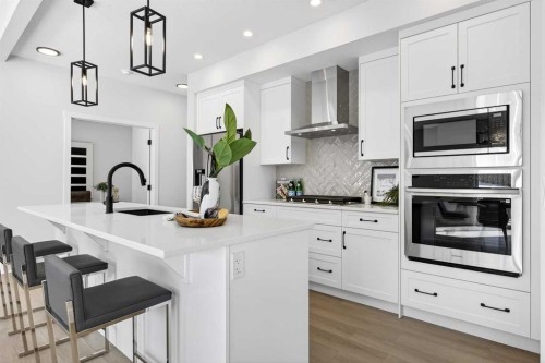 997 Alpine Drive Sw, Calgary, AB - Indoor Photo Showing Kitchen With Upgraded Kitchen