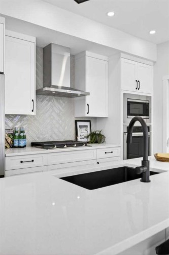 997 Alpine Drive Sw, Calgary, AB - Indoor Photo Showing Kitchen With Upgraded Kitchen