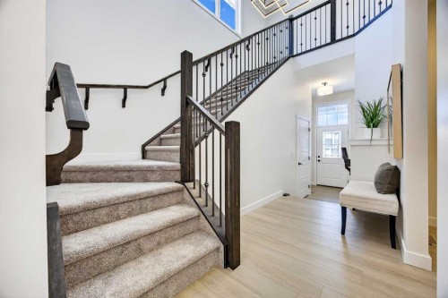 997 Alpine Drive Sw, Calgary, AB - Indoor Photo Showing Other Room