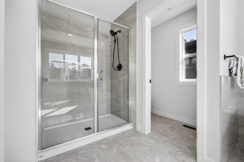 997 Alpine Drive Sw, Calgary, AB - Indoor Photo Showing Bathroom