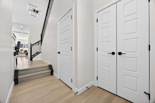 997 Alpine Drive Sw, Calgary, AB - Indoor Photo Showing Other Room