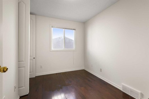 268 Madeira Place Ne, Calgary, AB - Indoor Photo Showing Other Room