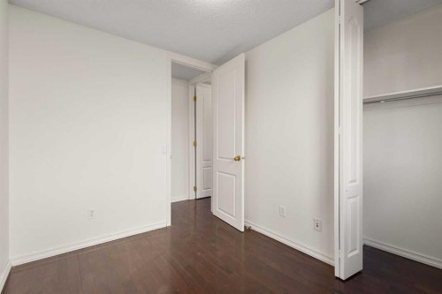 268 Madeira Place Ne, Calgary, AB - Indoor Photo Showing Other Room