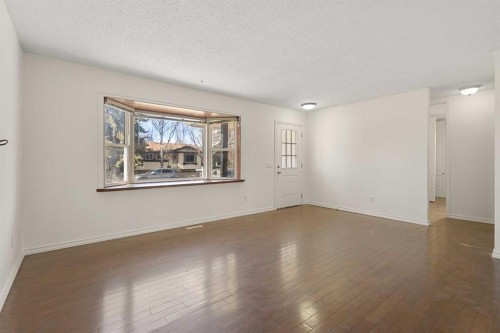 268 Madeira Place Ne, Calgary, AB - Indoor Photo Showing Other Room