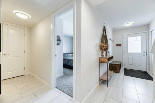 204 Sundown Road, Cochrane, AB - Indoor Photo Showing Other Room