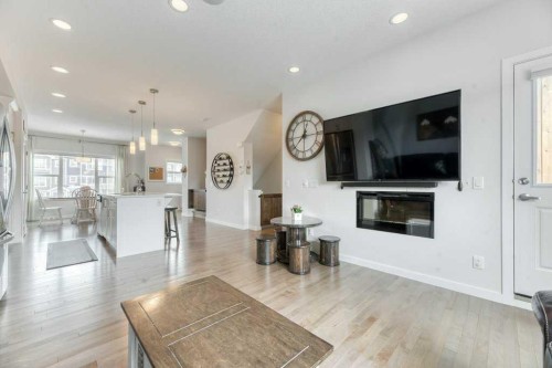 204 Sundown Road, Cochrane, AB - Indoor Photo Showing Living Room