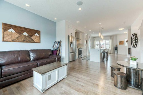 204 Sundown Road, Cochrane, AB - Indoor Photo Showing Living Room
