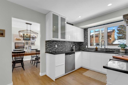 40 Deermont Road Se, Calgary, AB - Indoor Photo Showing Kitchen With Upgraded Kitchen
