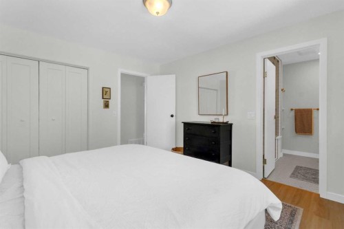 40 Deermont Road Se, Calgary, AB - Indoor Photo Showing Bedroom