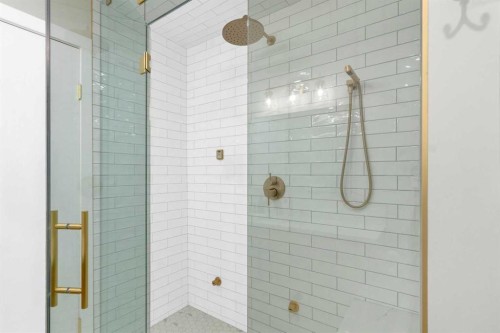 40 Deermont Road Se, Calgary, AB - Indoor Photo Showing Bathroom