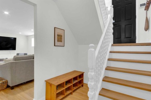 40 Deermont Road Se, Calgary, AB - Indoor Photo Showing Other Room