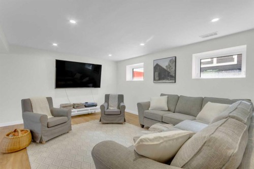 40 Deermont Road Se, Calgary, AB - Indoor Photo Showing Living Room
