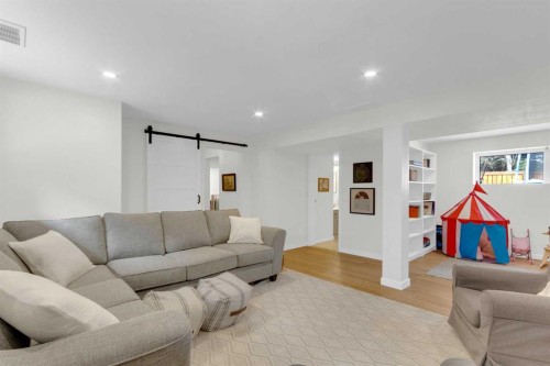 40 Deermont Road Se, Calgary, AB - Indoor Photo Showing Living Room