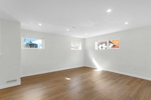 40 Deermont Road Se, Calgary, AB - Indoor Photo Showing Other Room