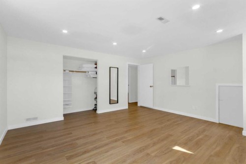 40 Deermont Road Se, Calgary, AB - Indoor Photo Showing Other Room