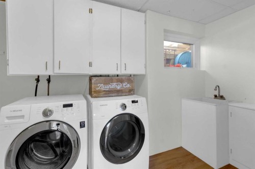 40 Deermont Road Se, Calgary, AB - Indoor Photo Showing Laundry Room