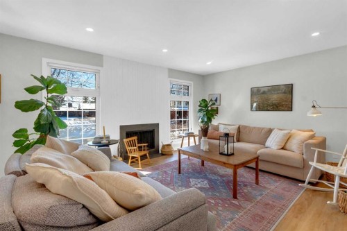40 Deermont Road Se, Calgary, AB - Indoor Photo Showing Living Room