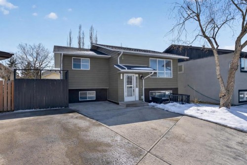 32 Fallingworth Court Ne, Calgary, AB - Outdoor
