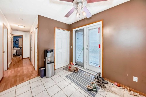 243 Erin Meadow Close, Calgary, AB - Indoor Photo Showing Other Room