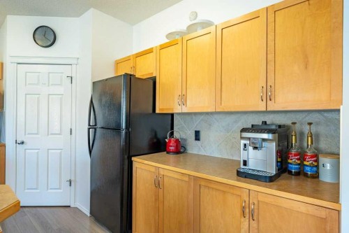 322 Rockyspring Circle Nw, Calgary, AB - Indoor Photo Showing Kitchen