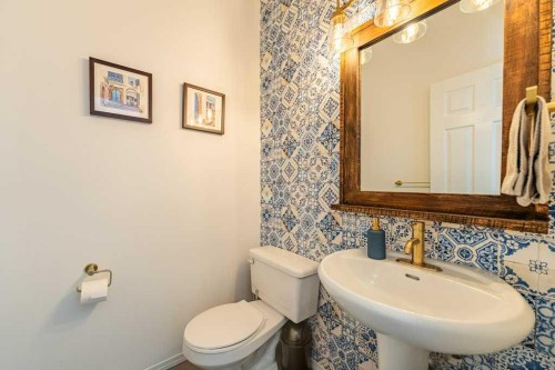 322 Rockyspring Circle Nw, Calgary, AB - Indoor Photo Showing Bathroom